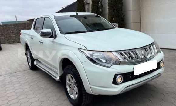Buy Used Mitsubishi L200 White Car in Khartoum in Khartoum Buy Used Mitsubishi L200 White Car in Khartoum in Khartoum