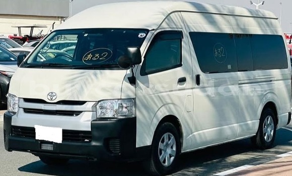 Buy Used Toyota Hiace White Car in Khartoum in Khartoum