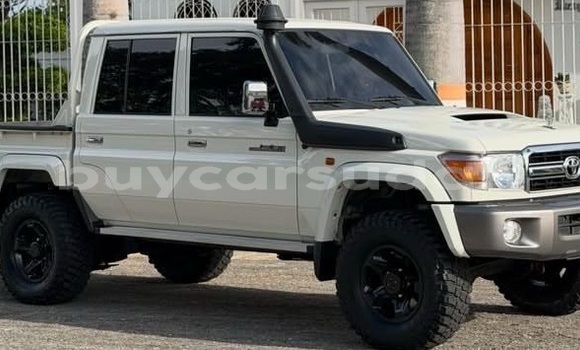 Buy Used Toyota Land Cruiser White Car in Khartoum in Khartoum