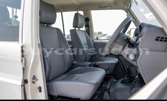 Buy Used Toyota Land Cruiser White Car in Khartoum in Khartoum Buy Used Toyota Land Cruiser White Car in Khartoum in Khartoum