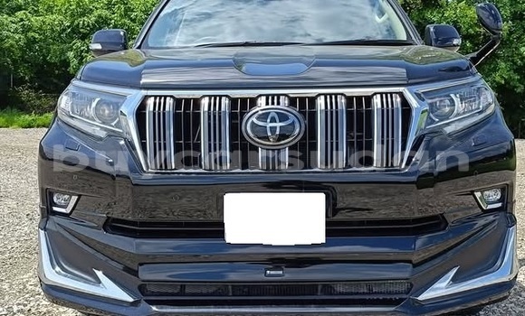Buy Used Toyota Land Cruiser Prado White Car in Khartoum in Khartoum