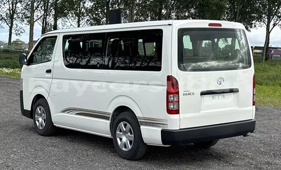 Buy Used Toyota Hiace White Car in Abu Hijar in Sinnar Buy Used Toyota Hiace White Car in Abu Hijar in Sinnar