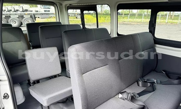 Buy Used Toyota Hiace White Car in Abu Hijar in Sinnar Buy Used Toyota Hiace White Car in Abu Hijar in Sinnar