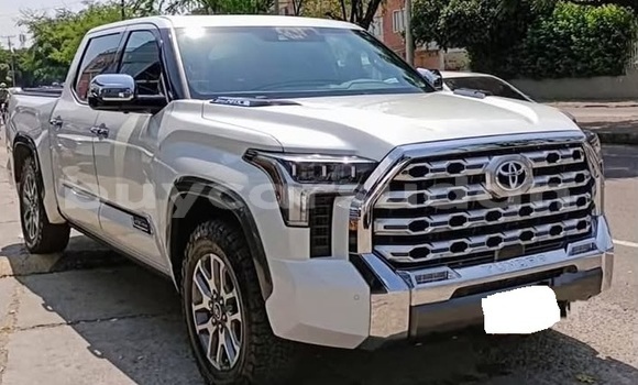 Buy Used Toyota Tundra White Car in Khartoum in Khartoum
