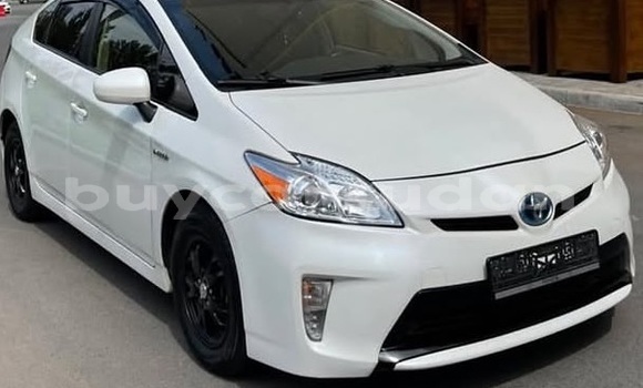 Buy Used Toyota Prius White Car in Khartoum in Khartoum