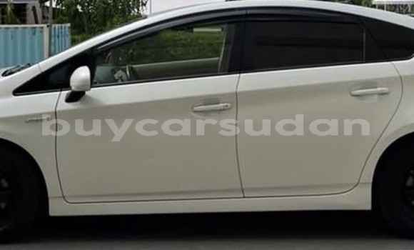 Buy Used Toyota Prius White Car in Khartoum in Khartoum