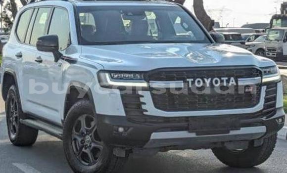 Buy Used Toyota Land Cruiser White Car in Khartoum in Khartoum