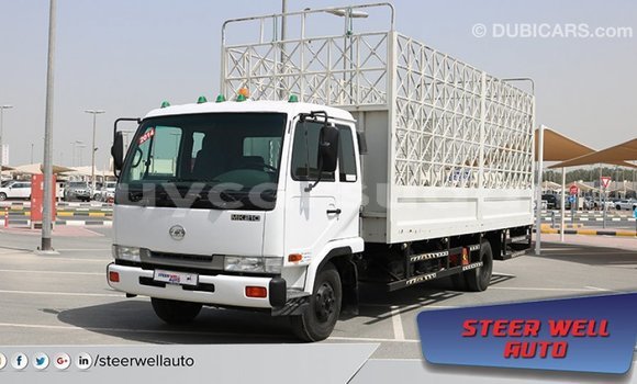 Acheter Import Utilitaire Nissan Evalia Blanc à Import - Dubai, État d'Al Jazirah Acheter Import Utilitaire Nissan Evalia Blanc à Import - Dubai, État d'Al Jazirah