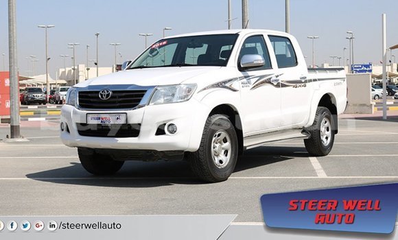 Acheter Import Voiture Toyota Hilux Blanc à Import - Dubai, État d'Al Jazirah Acheter Import Voiture Toyota Hilux Blanc à Import - Dubai, État d'Al Jazirah