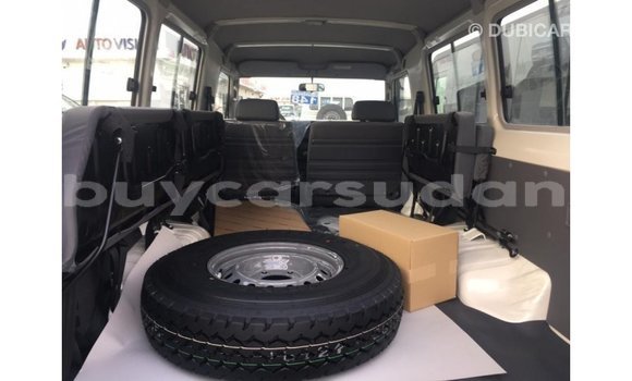 Buy Import Toyota Land Cruiser White Car in Import - Dubai in Al Jazirah State Buy Import Toyota Land Cruiser White Car in Import - Dubai in Al Jazirah State