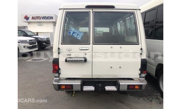 Buy Import Toyota Land Cruiser White Car in Import - Dubai in Al Jazirah State Buy Import Toyota Land Cruiser White Car in Import - Dubai in Al Jazirah State