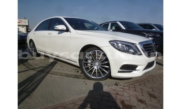 Buy Import Mercedes-Benz 190 White Car in Import - Dubai in Al Jazirah State