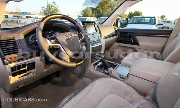 Buy Import Toyota Land Cruiser White Car in Import - Dubai in Al Jazirah State Buy Import Toyota Land Cruiser White Car in Import - Dubai in Al Jazirah State