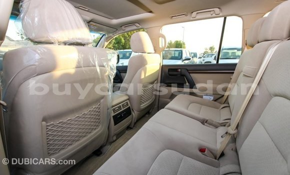 Buy Import Toyota Land Cruiser White Car in Import - Dubai in Al Jazirah State Buy Import Toyota Land Cruiser White Car in Import - Dubai in Al Jazirah State