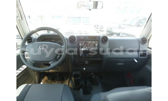 Buy Import Toyota Land Cruiser White Car in Import - Dubai in Al Jazirah State Buy Import Toyota Land Cruiser White Car in Import - Dubai in Al Jazirah State