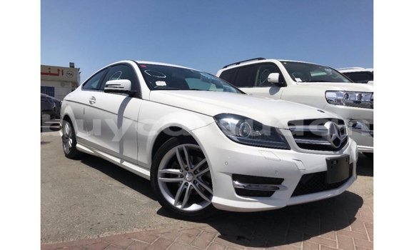 Buy Import Mercedes-Benz 190 White Car in Import - Dubai in Al Jazirah State
