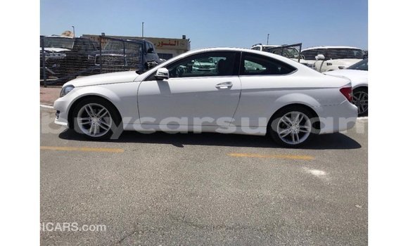Buy Import Mercedes-Benz 190 White Car in Import - Dubai in Al Jazirah State Buy Import Mercedes-Benz 190 White Car in Import - Dubai in Al Jazirah State
