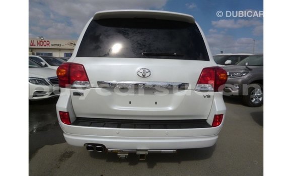 Buy Import Toyota Land Cruiser White Car in Import - Dubai in Al Jazirah State Buy Import Toyota Land Cruiser White Car in Import - Dubai in Al Jazirah State
