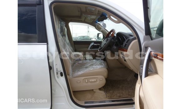 Buy Import Toyota Land Cruiser White Car in Import - Dubai in Al Jazirah State Buy Import Toyota Land Cruiser White Car in Import - Dubai in Al Jazirah State