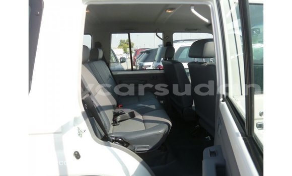 Acheter Import Voiture Toyota Land Cruiser Blanc à Import - Dubai, État d'Al Jazirah Acheter Import Voiture Toyota Land Cruiser Blanc à Import - Dubai, État d'Al Jazirah