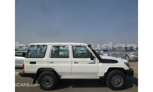 Acheter Import Voiture Toyota Land Cruiser Blanc à Import - Dubai, État d'Al Jazirah Acheter Import Voiture Toyota Land Cruiser Blanc à Import - Dubai, État d'Al Jazirah