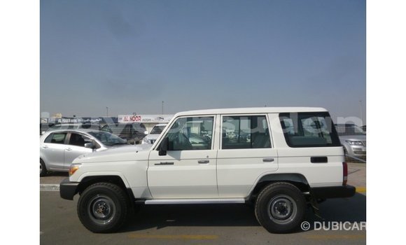 Acheter Import Voiture Toyota Land Cruiser Blanc à Import - Dubai, État d'Al Jazirah Acheter Import Voiture Toyota Land Cruiser Blanc à Import - Dubai, État d'Al Jazirah