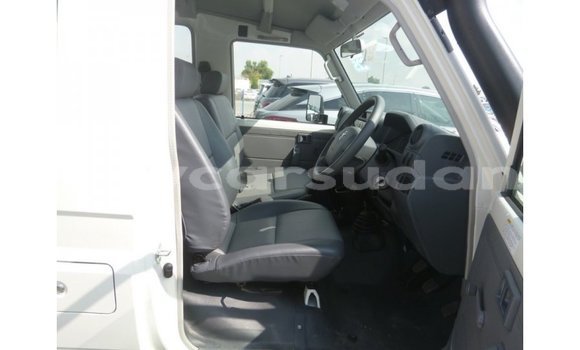 Buy Import Toyota Land Cruiser White Car in Import - Dubai in Al Jazirah State Buy Import Toyota Land Cruiser White Car in Import - Dubai in Al Jazirah State