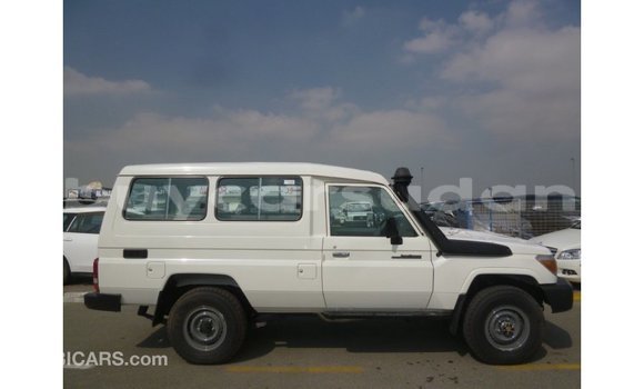 Buy Import Toyota Land Cruiser White Car in Import - Dubai in Al Jazirah State Buy Import Toyota Land Cruiser White Car in Import - Dubai in Al Jazirah State