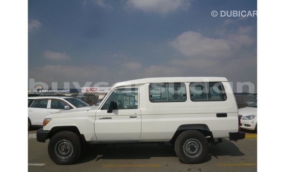 Buy Import Toyota Land Cruiser White Car in Import - Dubai in Al Jazirah State Buy Import Toyota Land Cruiser White Car in Import - Dubai in Al Jazirah State