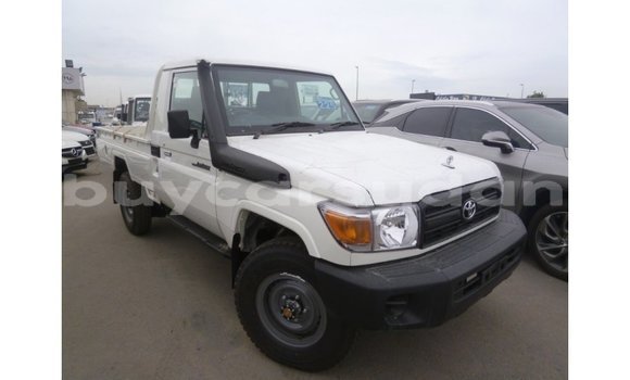 Buy Import Toyota Land Cruiser White Car in Import - Dubai in Al Jazirah State Buy Import Toyota Land Cruiser White Car in Import - Dubai in Al Jazirah State