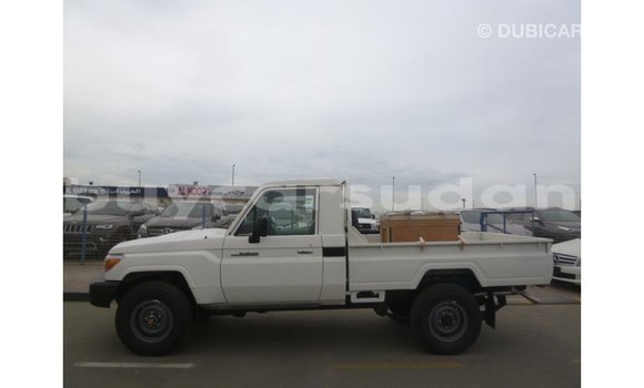Buy Import Toyota Land Cruiser White Car in Import - Dubai in Al Jazirah State Buy Import Toyota Land Cruiser White Car in Import - Dubai in Al Jazirah State
