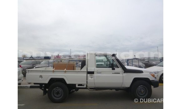 Buy Import Toyota Land Cruiser White Car in Import - Dubai in Al Jazirah State Buy Import Toyota Land Cruiser White Car in Import - Dubai in Al Jazirah State