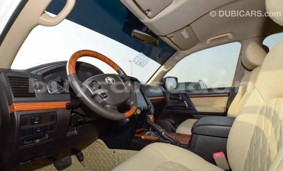 Buy Import Toyota Land Cruiser White Car in Import - Dubai in Al Jazirah State Buy Import Toyota Land Cruiser White Car in Import - Dubai in Al Jazirah State