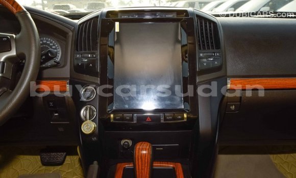 Buy Import Toyota Land Cruiser White Car in Import - Dubai in Al Jazirah State Buy Import Toyota Land Cruiser White Car in Import - Dubai in Al Jazirah State