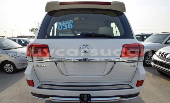 Buy Import Toyota Land Cruiser White Car in Import - Dubai in Al Jazirah State Buy Import Toyota Land Cruiser White Car in Import - Dubai in Al Jazirah State