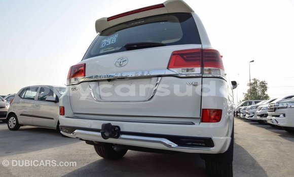 Buy Import Toyota Land Cruiser White Car in Import - Dubai in Al Jazirah State Buy Import Toyota Land Cruiser White Car in Import - Dubai in Al Jazirah State