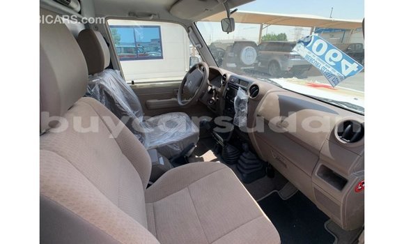 Buy Import Toyota Land Cruiser White Car in Import - Dubai in Al Jazirah State Buy Import Toyota Land Cruiser White Car in Import - Dubai in Al Jazirah State