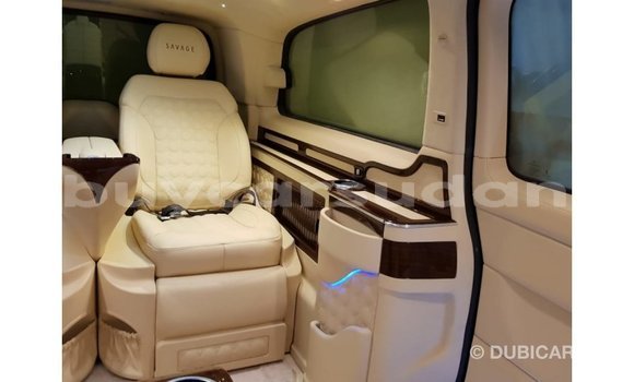 Acheter Import Voiture Mercedes-Benz 250 Noir à Import - Dubai, État d'Al Jazirah Acheter Import Voiture Mercedes-Benz 250 Noir à Import - Dubai, État d'Al Jazirah