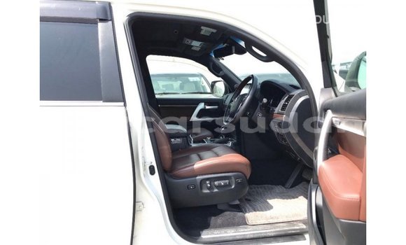 Buy Import Toyota Land Cruiser White Car in Import - Dubai in Al Jazirah State Buy Import Toyota Land Cruiser White Car in Import - Dubai in Al Jazirah State