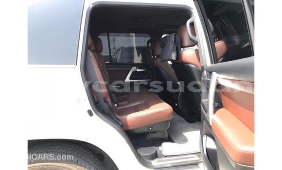 Buy Import Toyota Land Cruiser White Car in Import - Dubai in Al Jazirah State Buy Import Toyota Land Cruiser White Car in Import - Dubai in Al Jazirah State