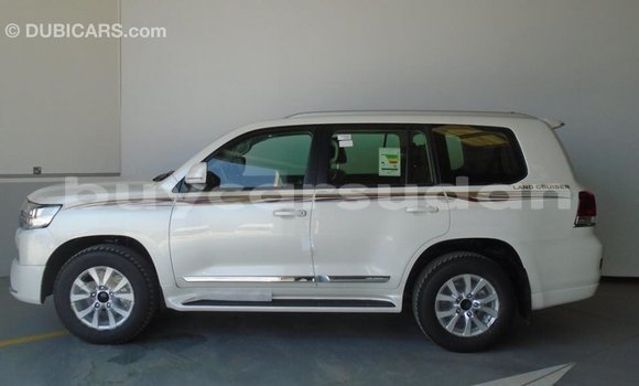 Buy Import Toyota Land Cruiser White Car in Import - Dubai in Al Jazirah State Buy Import Toyota Land Cruiser White Car in Import - Dubai in Al Jazirah State