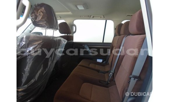 Buy Import Toyota Land Cruiser White Car in Import - Dubai in Al Jazirah State Buy Import Toyota Land Cruiser White Car in Import - Dubai in Al Jazirah State